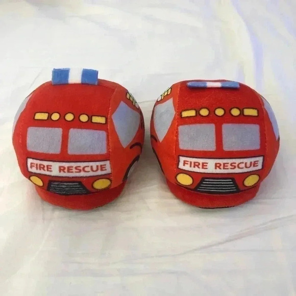 Slipper Mania Novelty Slippers City Essentials Kids - Picture 6 of 10